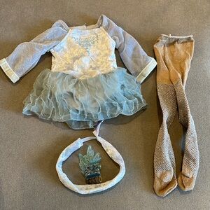Mia’s Silver Skating Outfit (Limited Edition 2008) American Girl.